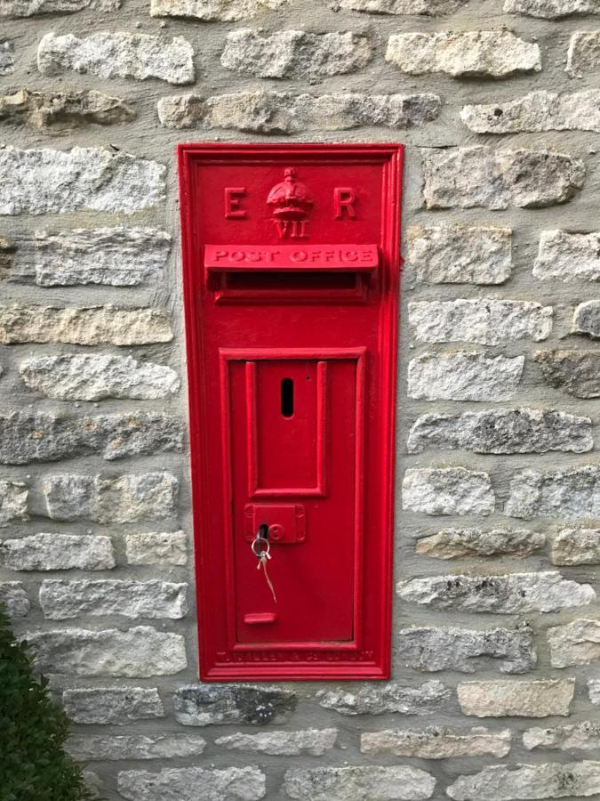The Old Post Office Studio Apartment In A Beautiful Cotswold Village Cirencester Exterior photo
